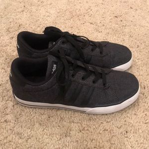 EUC Adidas Black Boys Size 6.5 Sneakers